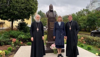 Памятник Патриарху Тихону установили на территории храма Вознесения Господня у Никитских Ворот