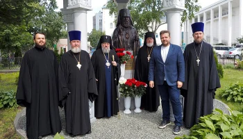 В Южно-сахалинске установили памятник равноапостольному Николаю Японскому