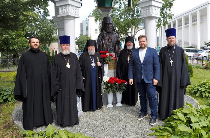 В Южно-сахалинске установили памятник равноапостольному Николаю Японскому